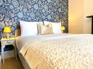 Truro City with Views Ground Floor Apartment - Kenwyn - 1