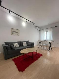 Kadare City-Center Apartment with Balcony - Tirana - 0