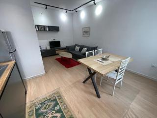 Kadare City-Center Apartment with Balcony - Tirana - 4