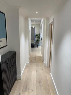 3 Bedroom Ground Floor Flat in Period Property - 9