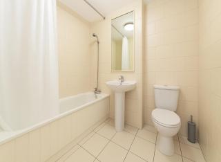 2 Bed Apartment in Stratford - London - 6