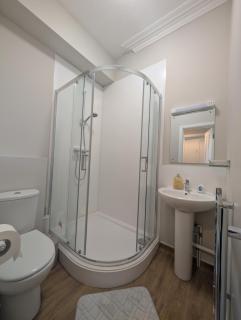 Cozy 2-Bed Ground Floor Flat with Parking - Taunton - 8