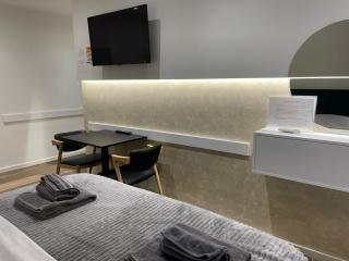 Le petite Central Studio Apartments - Tirana - 5