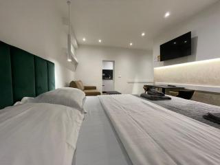 Le petite Central Studio Apartments - Tirana - 2