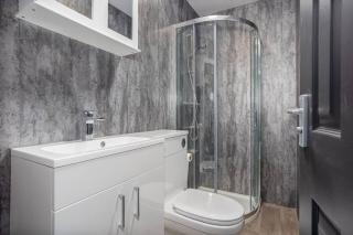 Room 8 ,double room with private bathroom with optional additional single room room 7 for third guest, 23 Deganwy Avenue - Llandudno - 4