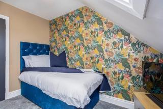 Room 8 ,double room with private bathroom with optional additional single room room 7 for third guest, 23 Deganwy Avenue - Llandudno - 1