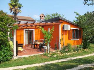 Schöne Wohnung in Babići mit Kleiner Terrasse - 0