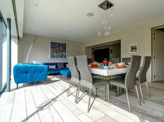 Whitstable Stunning Modern House with Indoor Pool, Games Room, Cinema Room & Spectacular Seaviews 8 - Whitstable - 7