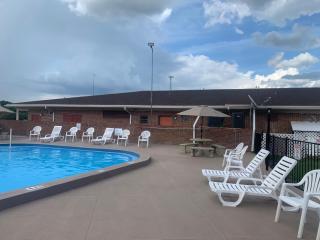 Super 8 by Wyndham Lake City - 1