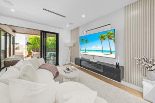 Modern Zen Oasis in Design District Sleeps 16 - 4