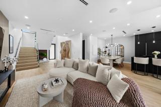 Modern Zen Oasis in Design District Sleeps 16 - 2