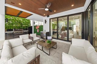 Modern Zen Oasis in Design District Sleeps 16 - 5