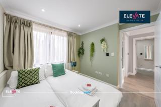 Exclusive Offers I 5 Bedroom House I Free Parking I Sleeps 10 I Elevate Living Estates Short Lets & Serviced Apartments - - 5