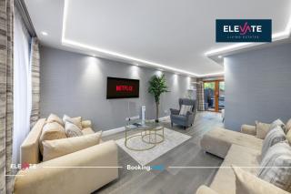 Exclusive Offers I 5 Bedroom House I Free Parking I Sleeps 10 I Elevate Living Estates Short Lets & Serviced Apartments - - 0