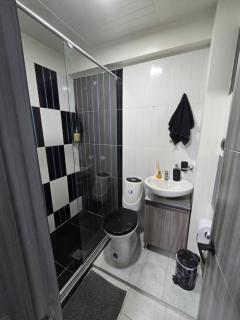 Pipe's House - - 8