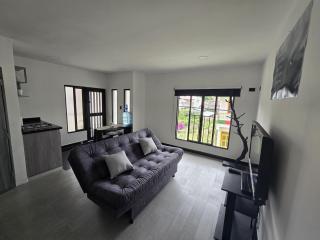 Pipe's House - - 7
