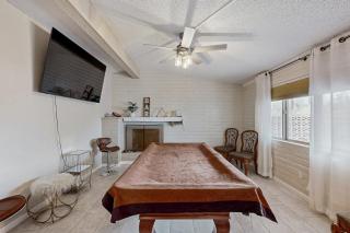 4BR Home with Casita, Foosball and Pool Table - 9