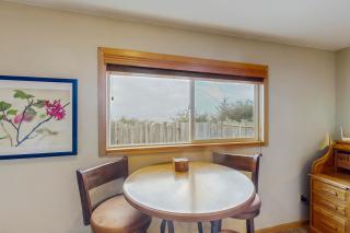 Harbor View Studio Cottage - 5