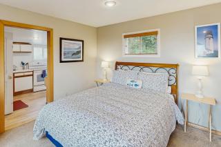 Harbor View Studio Cottage - 1