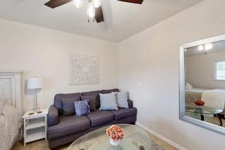 Violet's Little House - Tucson - 6