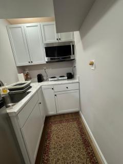 Private Walk-Out Suite & Kitchen - Oakton - 8