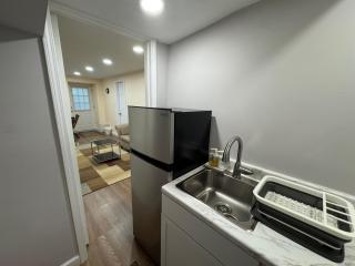 Private Walk-Out Suite & Kitchen - Oakton - 5