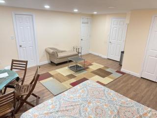 Private Walk-Out Suite & Kitchen - Oakton - 4