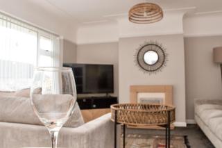 Cosy 3Bed Bungalow in West Kirby, Free Parking - Frankby - 2