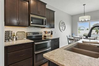 Spacious Country Farmhouse Retreat, Sleeps 16, Pool, Movie Room - Papillion - 1