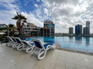 Modern Studio Downtown Dubai Luxury & Convenience - 5