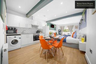 Chic Studio with Private Terrace in East London, Sleeps 6, Servcied Apartment By Maison Christo Property Short Lets & Serviced Accomdation - 6