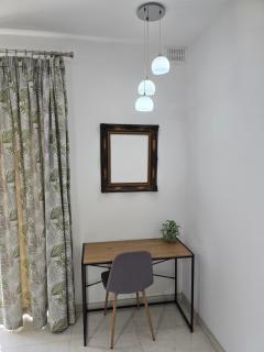 Cozy 2 Bedroom Steps to Seafront - 2