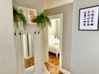 The Urban Oasis - Great location near Pubs, Restaurants and more! Bus links on doorstep - Belfast - 4