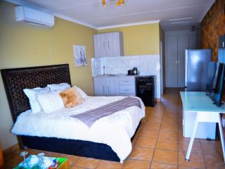 Rustenburg Self-Catering - 7