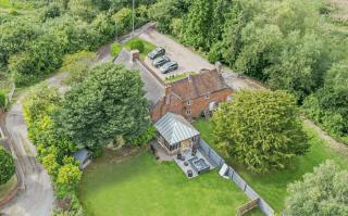 6 Bedroom Country Cottage with Hot Tub - Shifnal - 0
