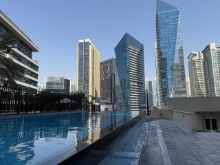 Signature Marina View 1BR, High Floor, Marina Quays - 9