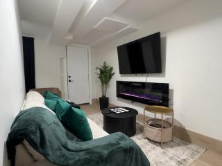 High-end House with 2 FREE Park Spots, rooftop NYC views and backyard with deck, 6BRs, 2FLs plus bsmt, 11 beds, 3 bath, Sleep 19, 20 PERCENT OFF - Hoboken - 5