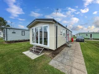 Caravan In Scratby, Norfolk Ref 50071D - 6