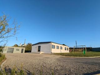Large house 10 min walk to beautiful beach - - 4