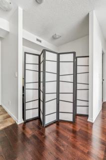 Spacious 2BR Condo Downtown, Lakeshore, Parking - 7