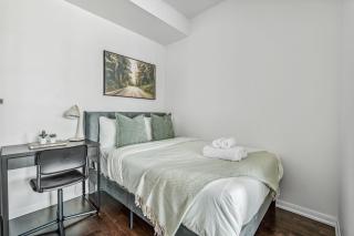 Spacious 2BR Condo Downtown, Lakeshore, Parking - 6