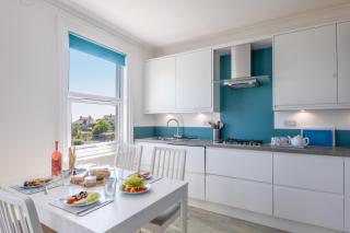 Rooftop Hideaway -Central Coastal Flat - Sea Views - Seaton - 5
