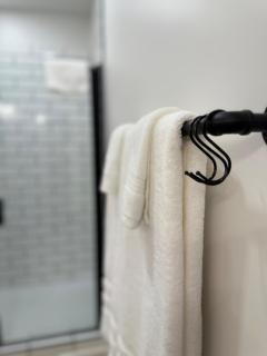 Restful Remedy in Downtown & Historic Pilot Mountain Apartment - Pilot Mountain - 4