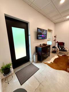 Restful Remedy in Downtown & Historic Pilot Mountain Apartment - Pilot Mountain - 2