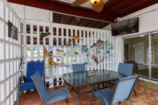 Gulf Coast Getaway | Pool • Kayaks • Fishing - 9