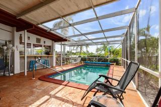 Gulf Coast Getaway | Pool • Kayaks • Fishing - North Port - 7