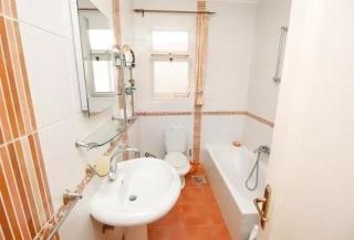 Generous Two-Unit Apartment for Rent, Perfect for a Big Family - Alexandria - 1