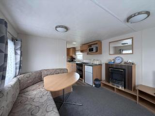 Lovely 6 Berth Caravan For Hire By The Beach At California Cliffs Ref 50010B - Great Yarmouth - 5