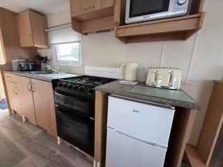 Lovely 6 Berth Caravan For Hire By The Beach At California Cliffs Ref 50010B - Great Yarmouth - 1