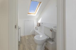 Rooftop Hideaway -Central Coastal Flat - Sea Views - Seaton - 7